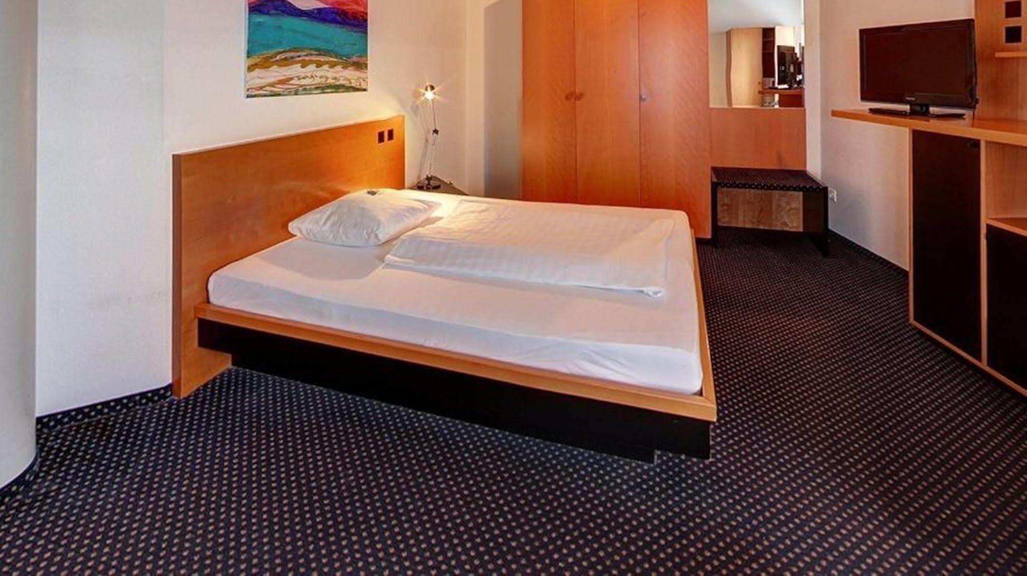Plaza Suites רוסלסהיים מראה חיצוני תמונה